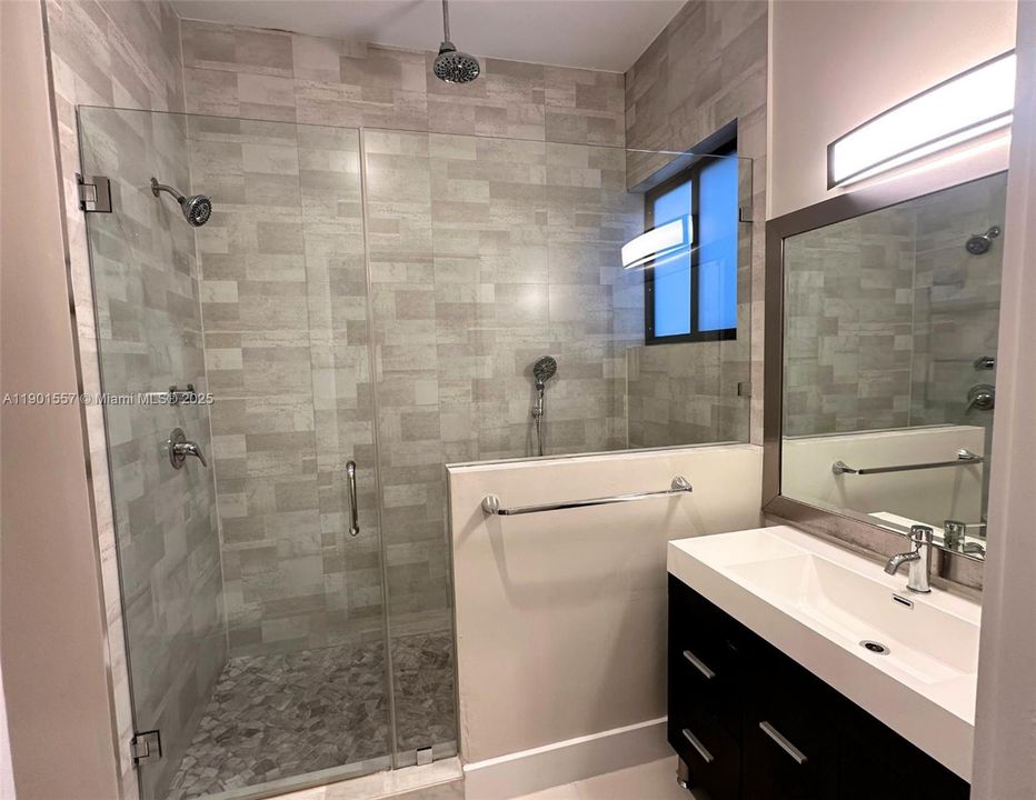 合同活跃: $3,500 (2 贝兹, 2 浴室, 1734 平方英尺)