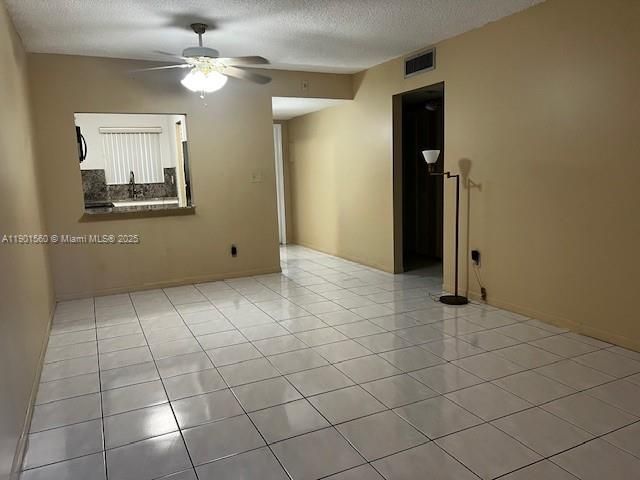 For Rent: $2,350 (2 beds, 1 baths, 720 Square Feet)
