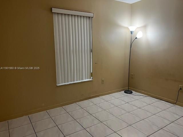 For Rent: $2,350 (2 beds, 1 baths, 720 Square Feet)