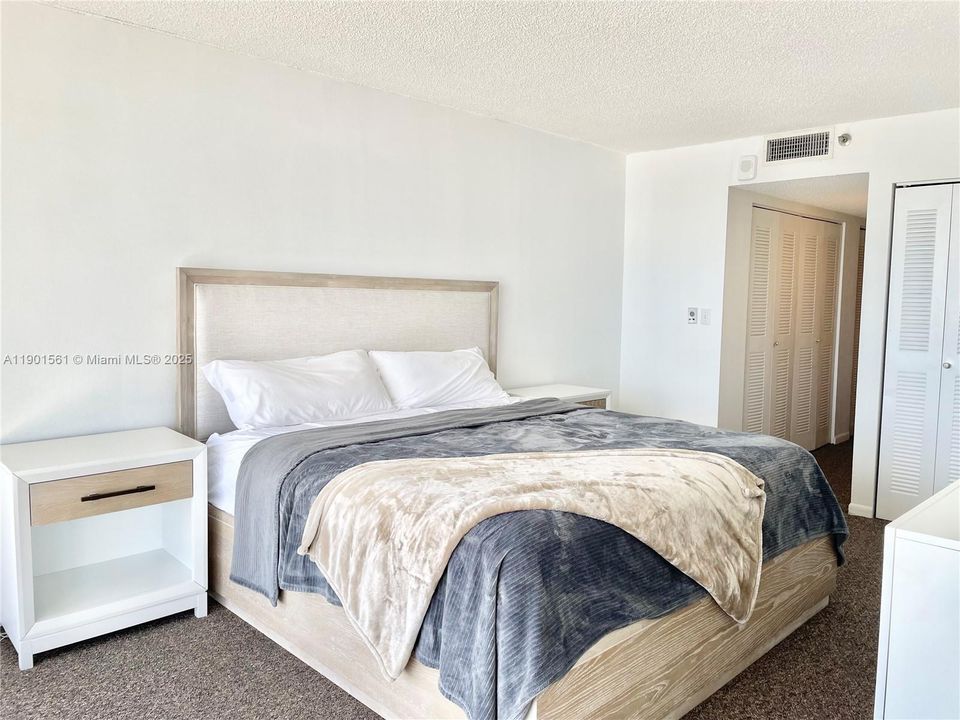 最近租的: $3,000 (2 贝兹, 2 浴室, 1030 平方英尺)