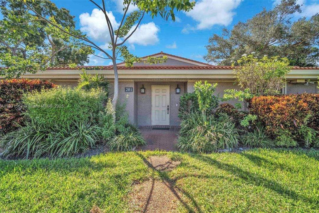 For Sale: $420,000 (3 beds, 2 baths, 2020 Square Feet)