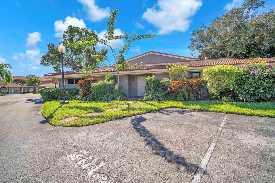 For Sale: $420,000 (3 beds, 2 baths, 2020 Square Feet)