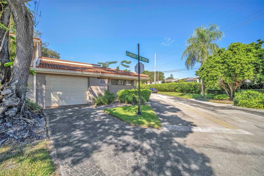 For Sale: $420,000 (3 beds, 2 baths, 2020 Square Feet)