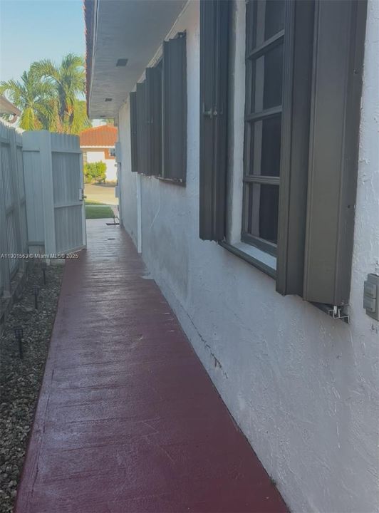 Recently Rented: $2,800 (2 beds, 1 baths, 700 Square Feet)