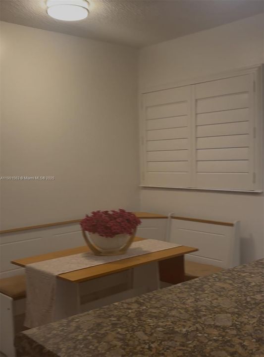 Recently Rented: $2,800 (2 beds, 1 baths, 700 Square Feet)