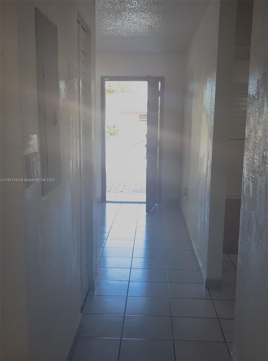 Recently Rented: $2,800 (2 beds, 1 baths, 700 Square Feet)