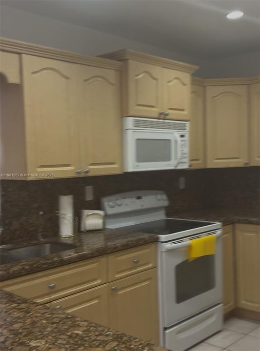 Recently Rented: $2,800 (2 beds, 1 baths, 700 Square Feet)