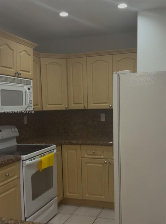 Recently Rented: $2,800 (2 beds, 1 baths, 700 Square Feet)