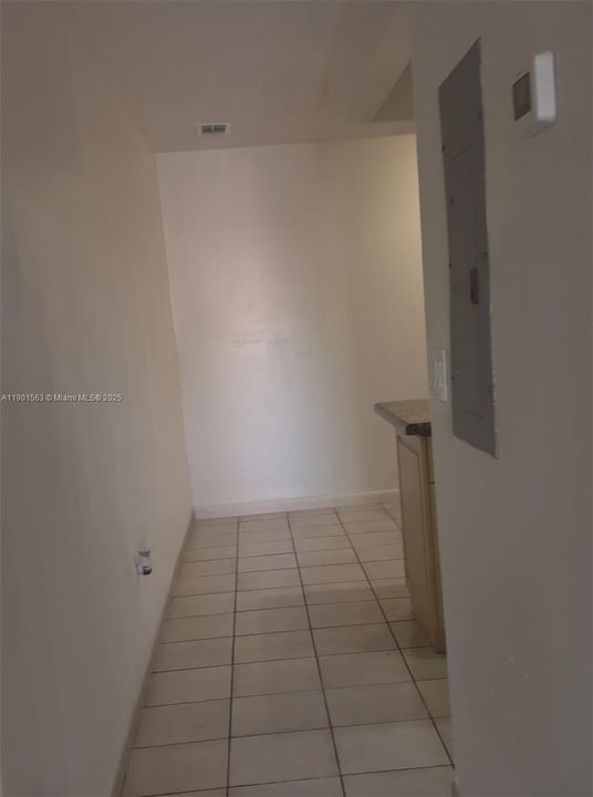 Recently Rented: $2,800 (2 beds, 1 baths, 700 Square Feet)