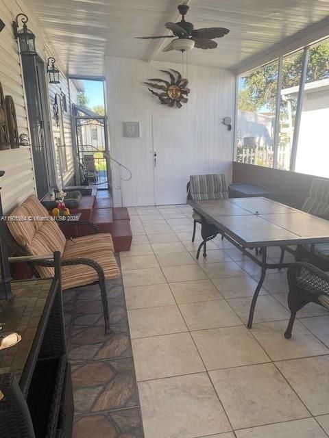 Florida Room all screen in and blinds