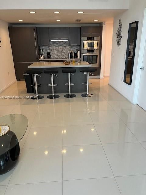 For Rent: $2,300 (1 beds, 1 baths, 726 Square Feet)