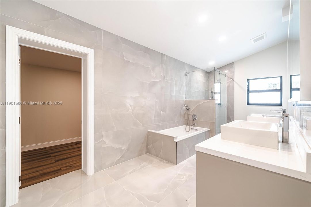 En Venta: $1,890,000 (3 camas, 3 baños, 3227 Pies cuadrados)