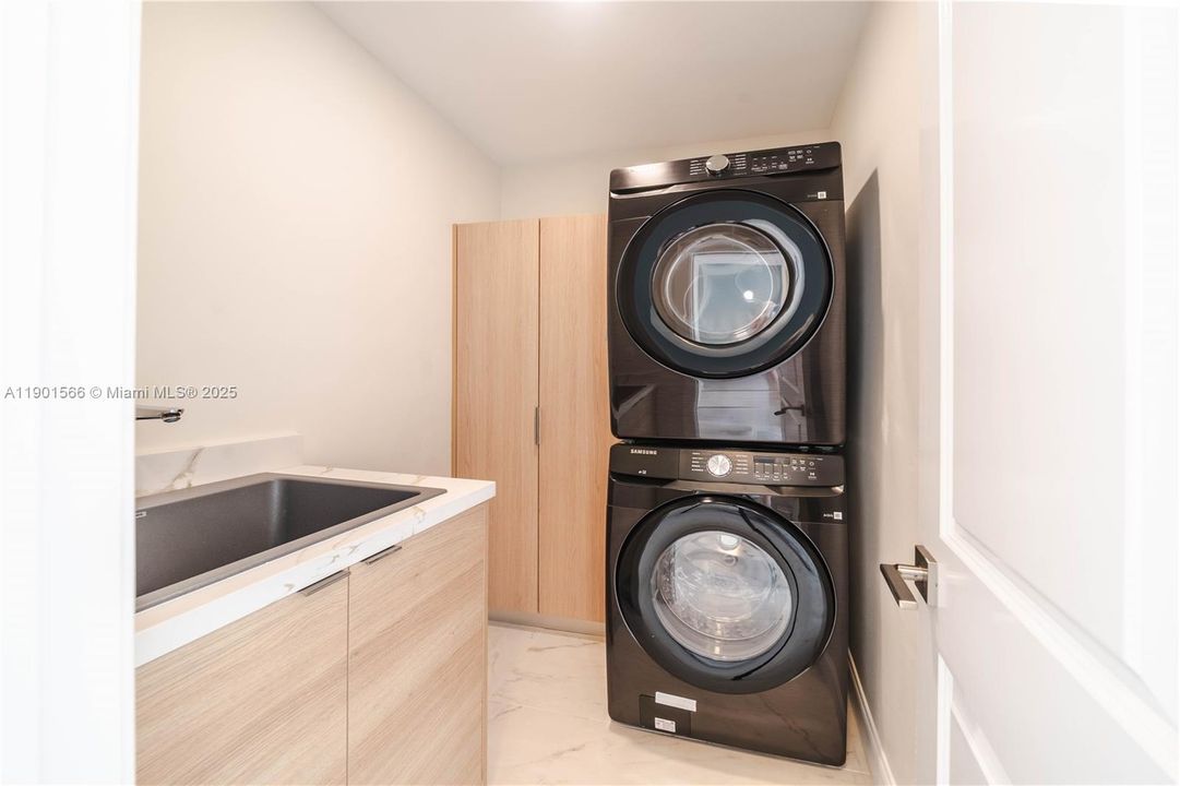 En Venta: $1,890,000 (3 camas, 3 baños, 3227 Pies cuadrados)