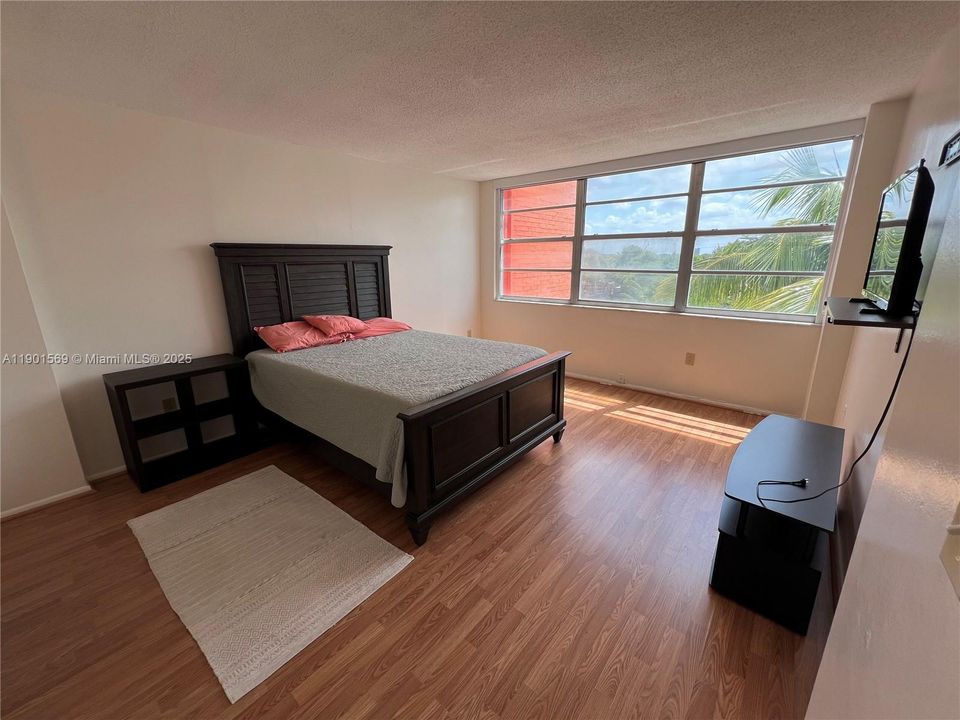 В аренду: $2,300 (2 спален, 2 ванн, 1140 Квадратных фут)