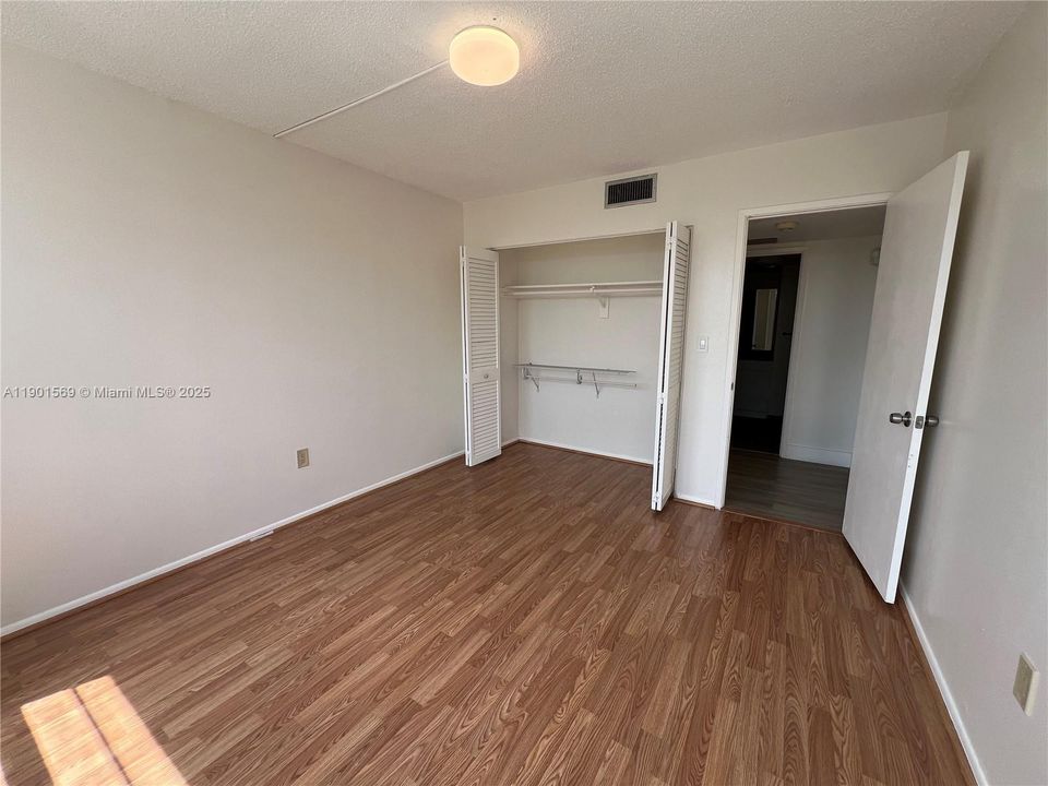 В аренду: $2,300 (2 спален, 2 ванн, 1140 Квадратных фут)