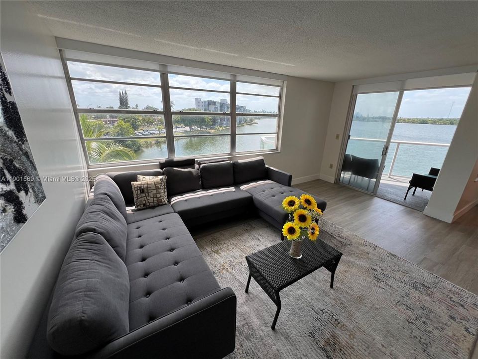 В аренду: $2,300 (2 спален, 2 ванн, 1140 Квадратных фут)