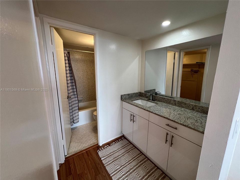 В аренду: $2,300 (2 спален, 2 ванн, 1140 Квадратных фут)