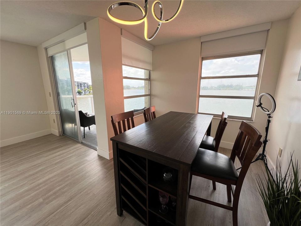 В аренду: $2,300 (2 спален, 2 ванн, 1140 Квадратных фут)