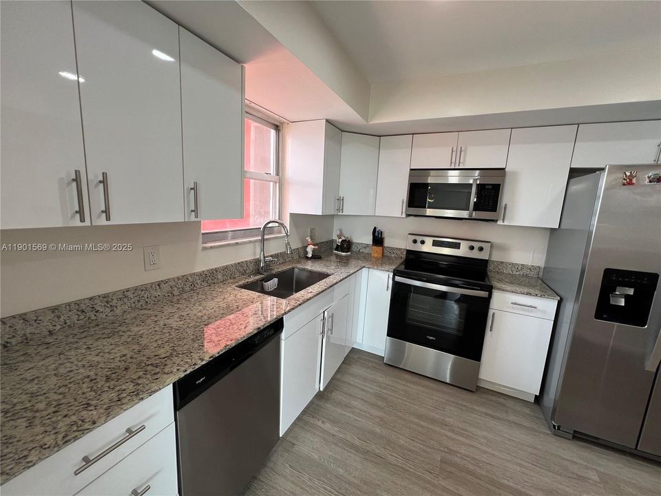 В аренду: $2,300 (2 спален, 2 ванн, 1140 Квадратных фут)