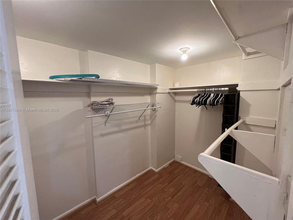 В аренду: $2,300 (2 спален, 2 ванн, 1140 Квадратных фут)