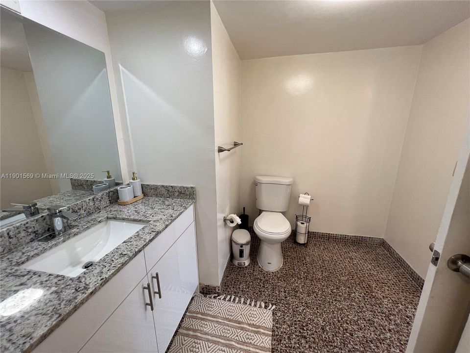 В аренду: $2,300 (2 спален, 2 ванн, 1140 Квадратных фут)