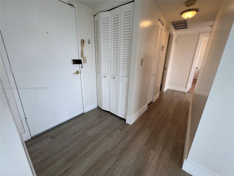 В аренду: $2,300 (2 спален, 2 ванн, 1140 Квадратных фут)