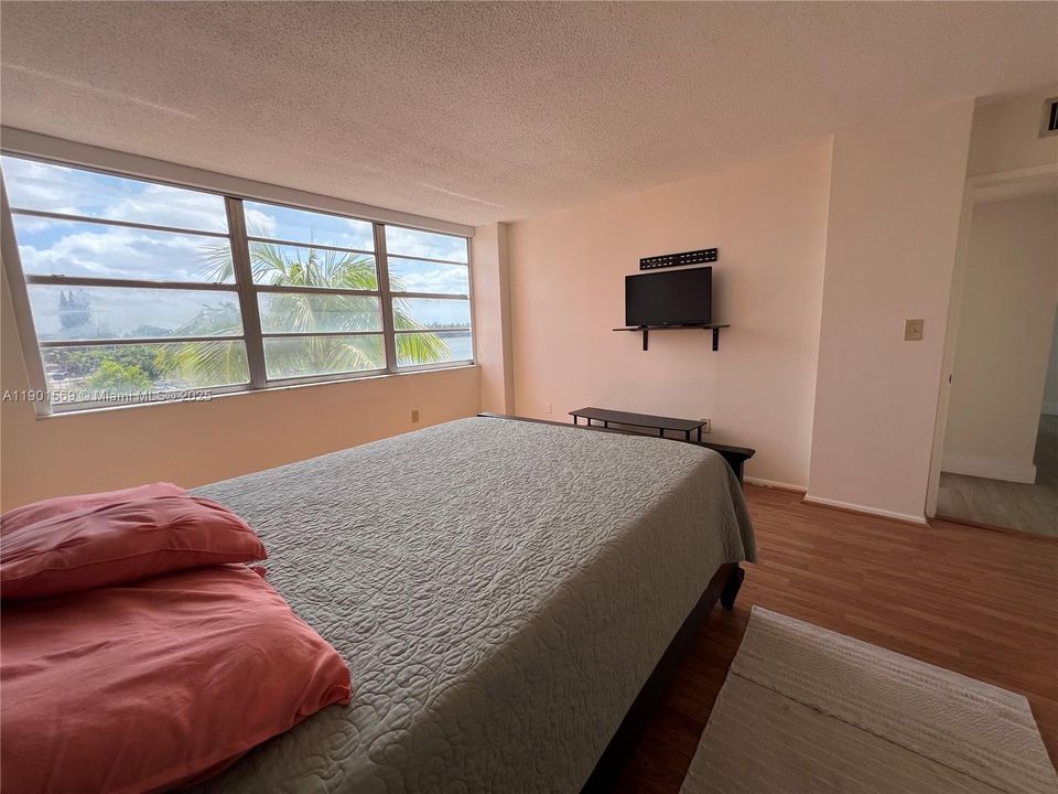 В аренду: $2,300 (2 спален, 2 ванн, 1140 Квадратных фут)