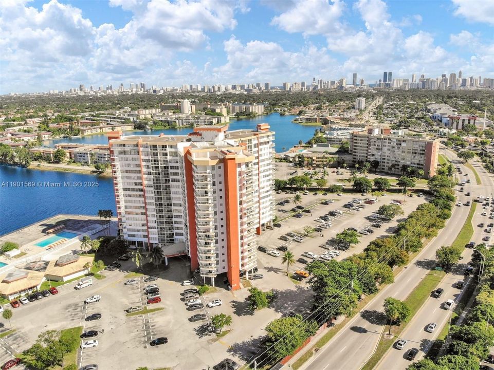 В аренду: $2,300 (2 спален, 2 ванн, 1140 Квадратных фут)