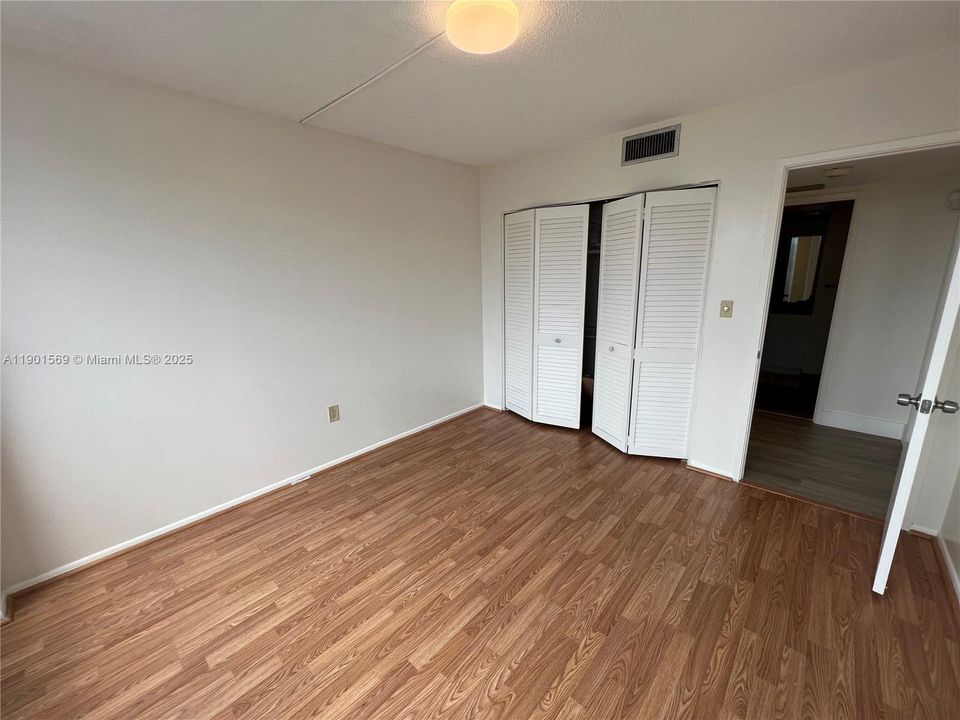 В аренду: $2,300 (2 спален, 2 ванн, 1140 Квадратных фут)