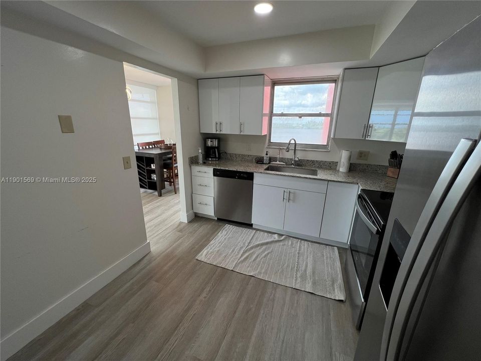 В аренду: $2,300 (2 спален, 2 ванн, 1140 Квадратных фут)