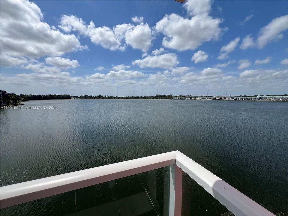 В аренду: $2,300 (2 спален, 2 ванн, 1140 Квадратных фут)