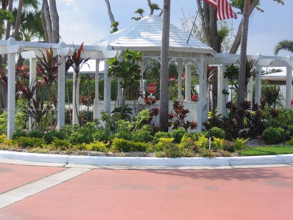 For Rent: $3,750 (4 beds, 2 baths, 1725 Square Feet)