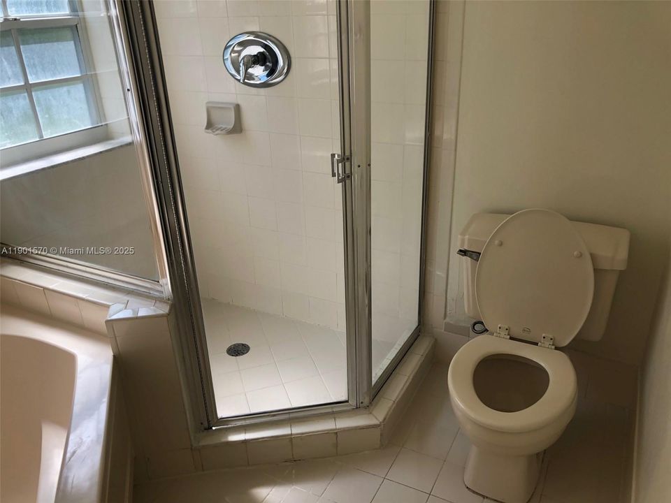 For Rent: $3,750 (4 beds, 2 baths, 1725 Square Feet)