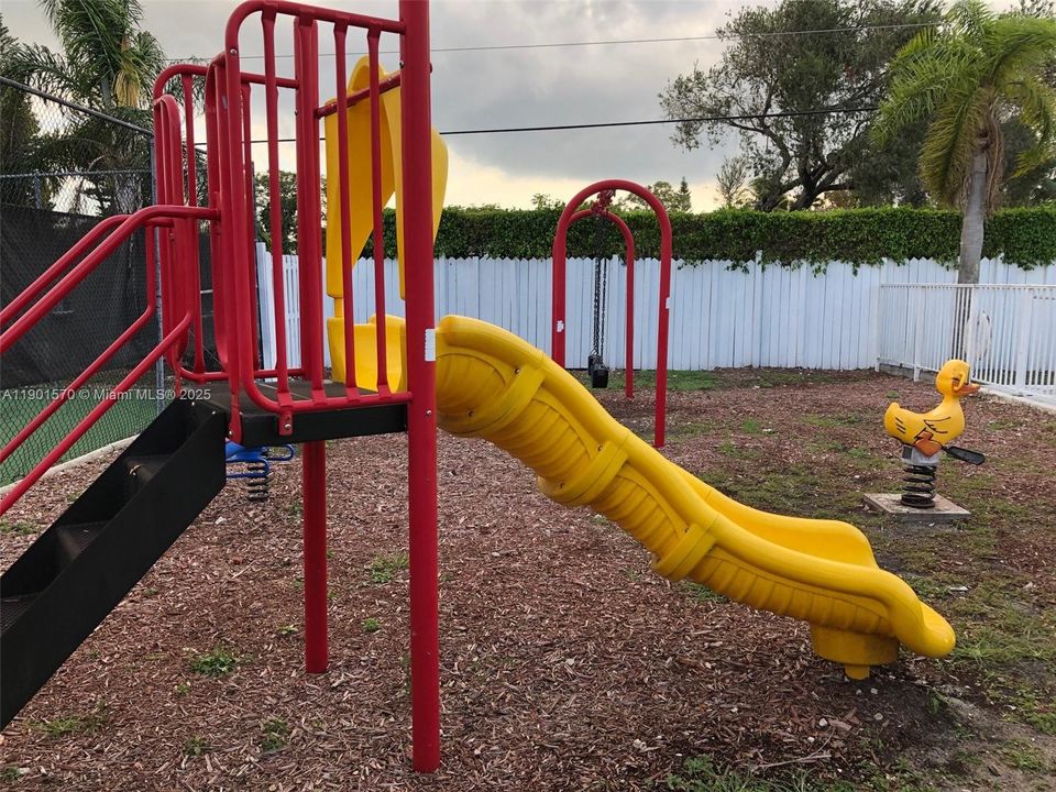 For Rent: $3,750 (4 beds, 2 baths, 1725 Square Feet)