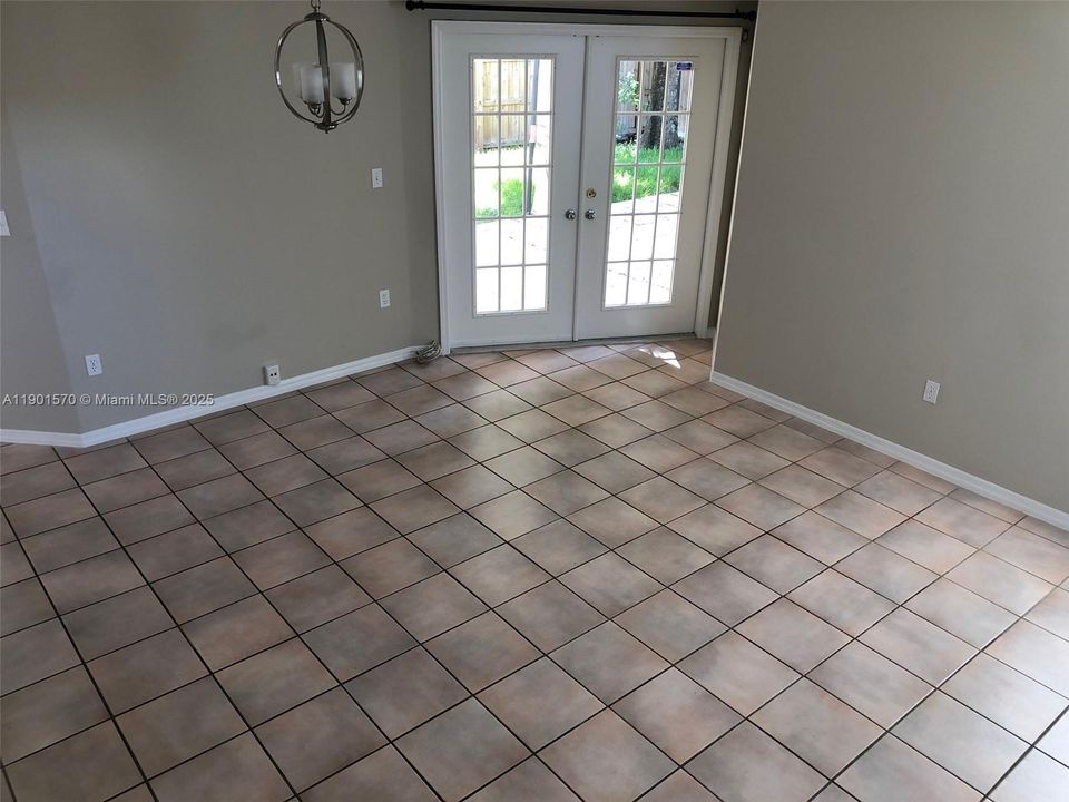 For Rent: $3,750 (4 beds, 2 baths, 1725 Square Feet)