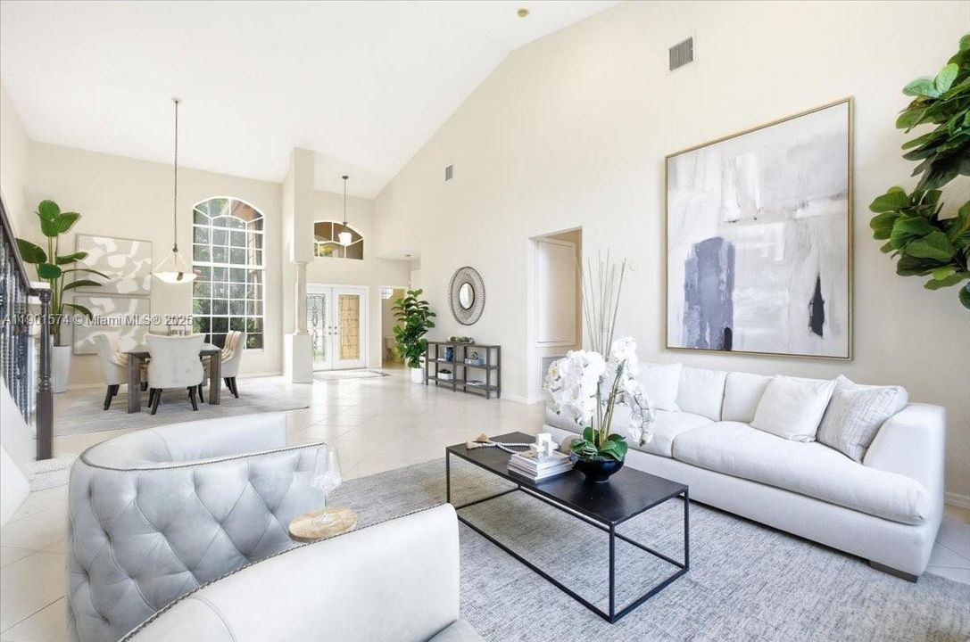 Под контрактом: $1,000,000 (5 спален, 3 ванн, 3345 Квадратных фут)