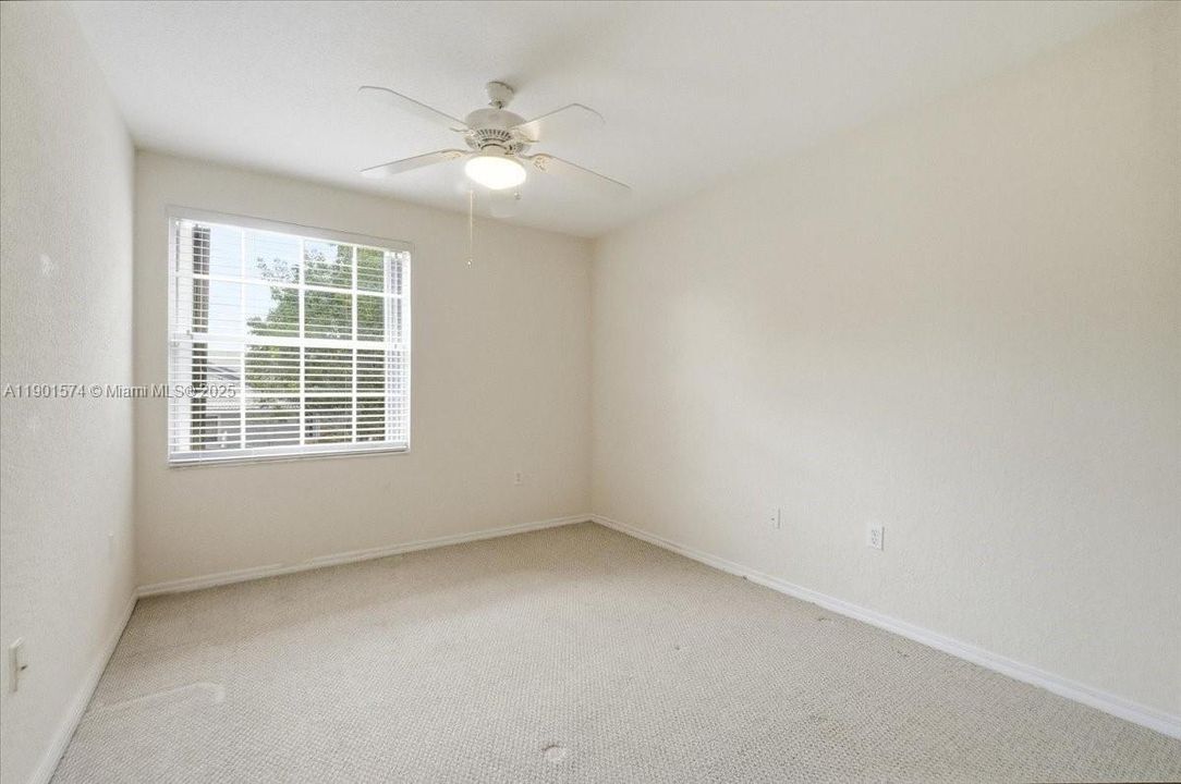 Под контрактом: $1,000,000 (5 спален, 3 ванн, 3345 Квадратных фут)