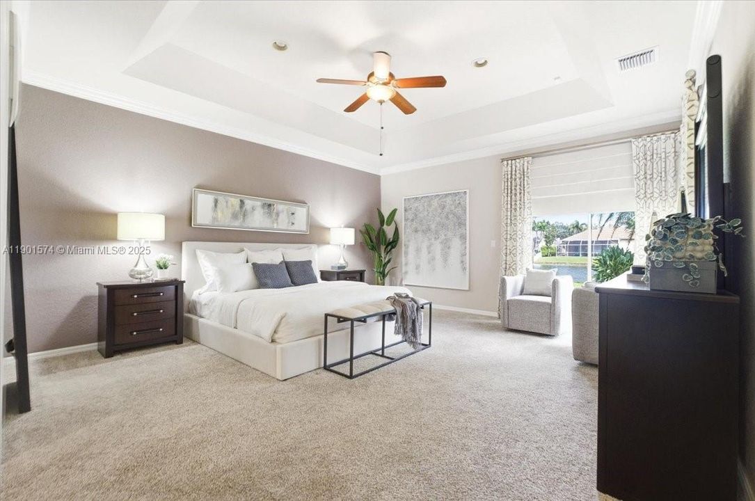 Под контрактом: $1,000,000 (5 спален, 3 ванн, 3345 Квадратных фут)