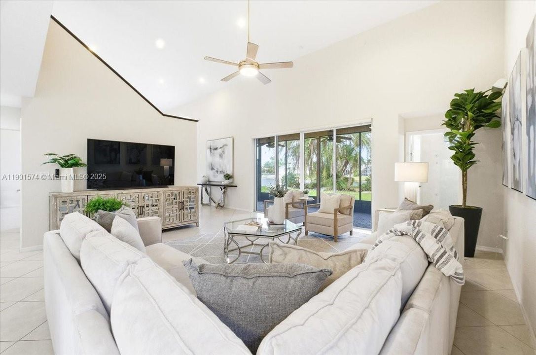 Под контрактом: $1,000,000 (5 спален, 3 ванн, 3345 Квадратных фут)