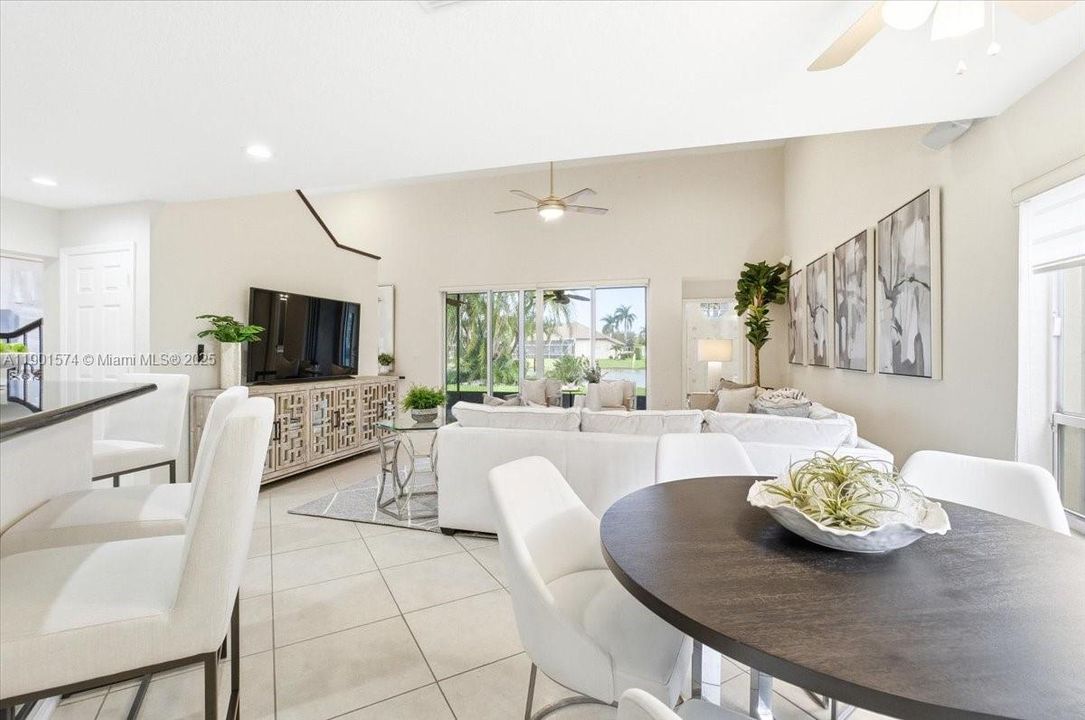 Под контрактом: $1,000,000 (5 спален, 3 ванн, 3345 Квадратных фут)