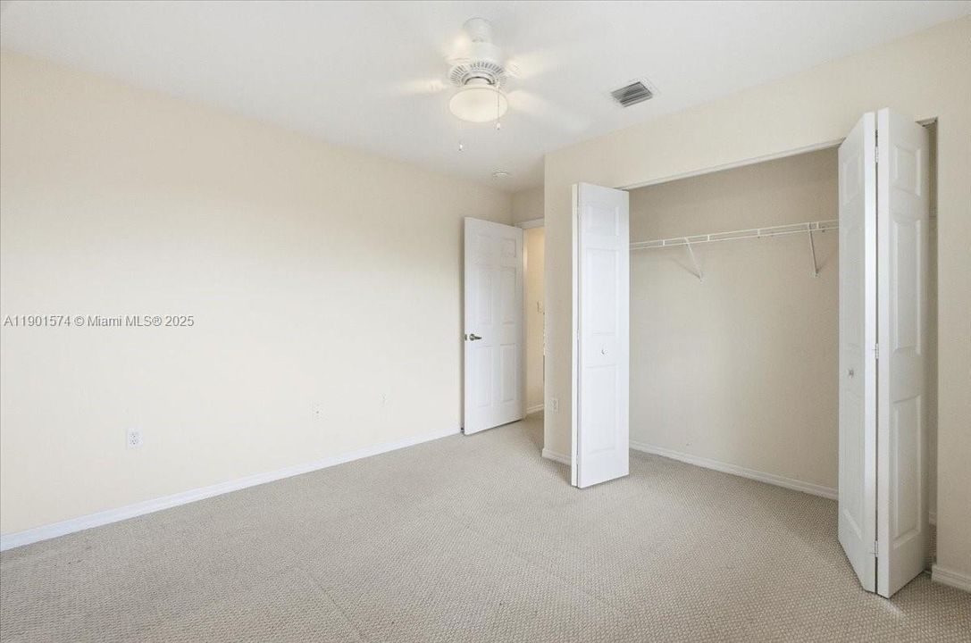 Под контрактом: $1,000,000 (5 спален, 3 ванн, 3345 Квадратных фут)