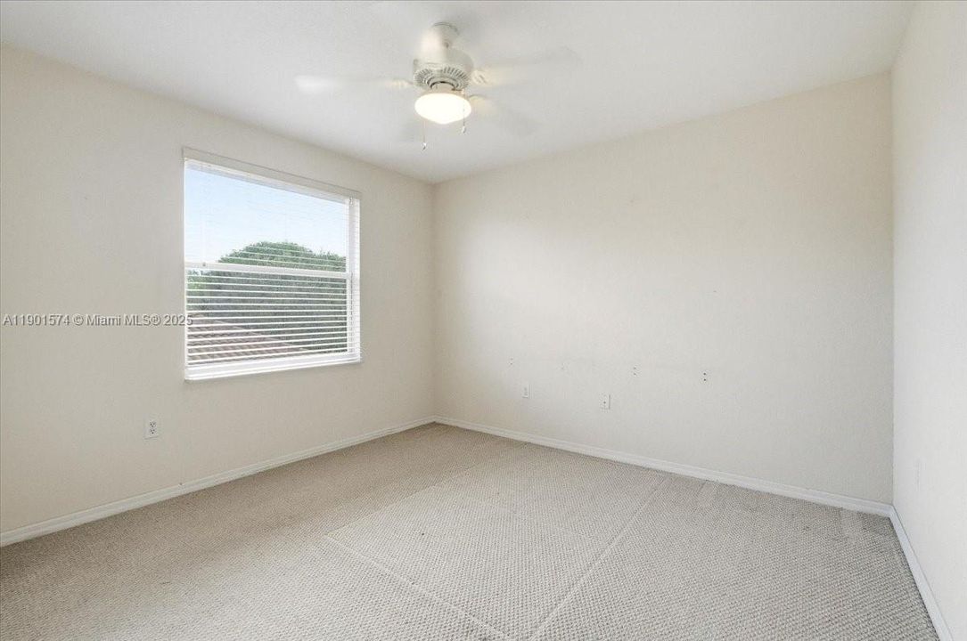 Под контрактом: $1,000,000 (5 спален, 3 ванн, 3345 Квадратных фут)