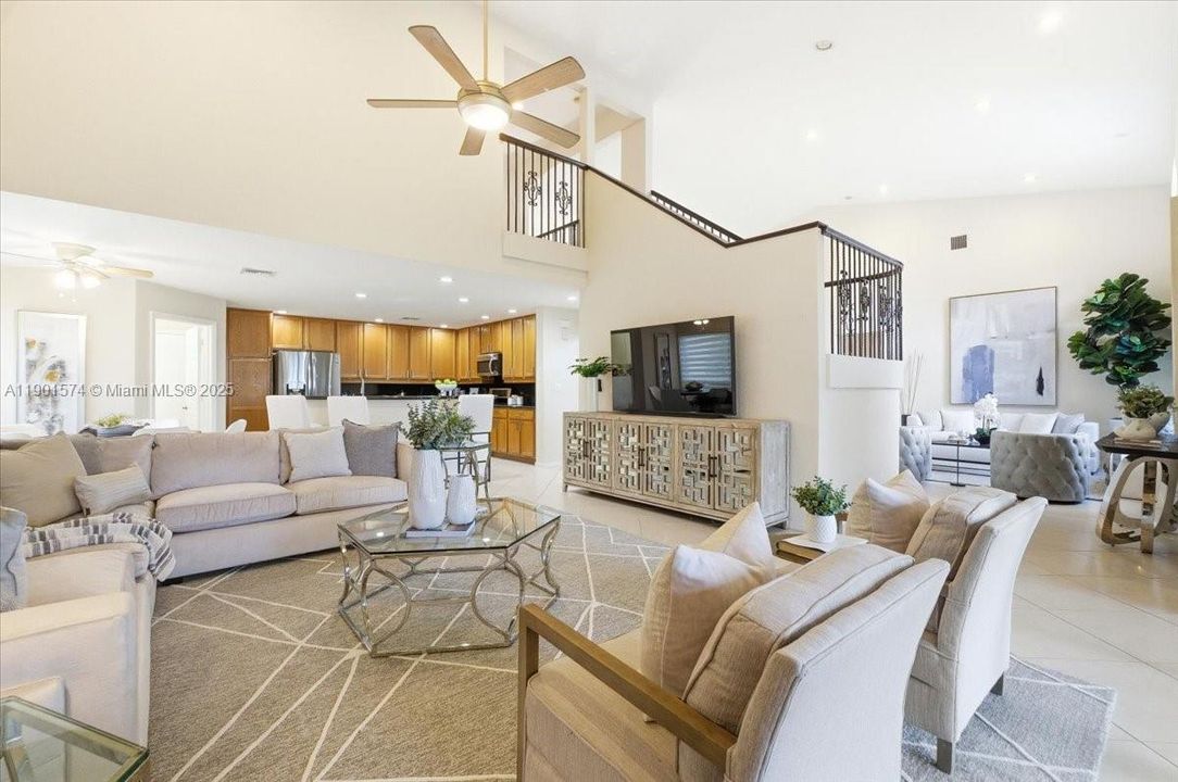 Под контрактом: $1,000,000 (5 спален, 3 ванн, 3345 Квадратных фут)