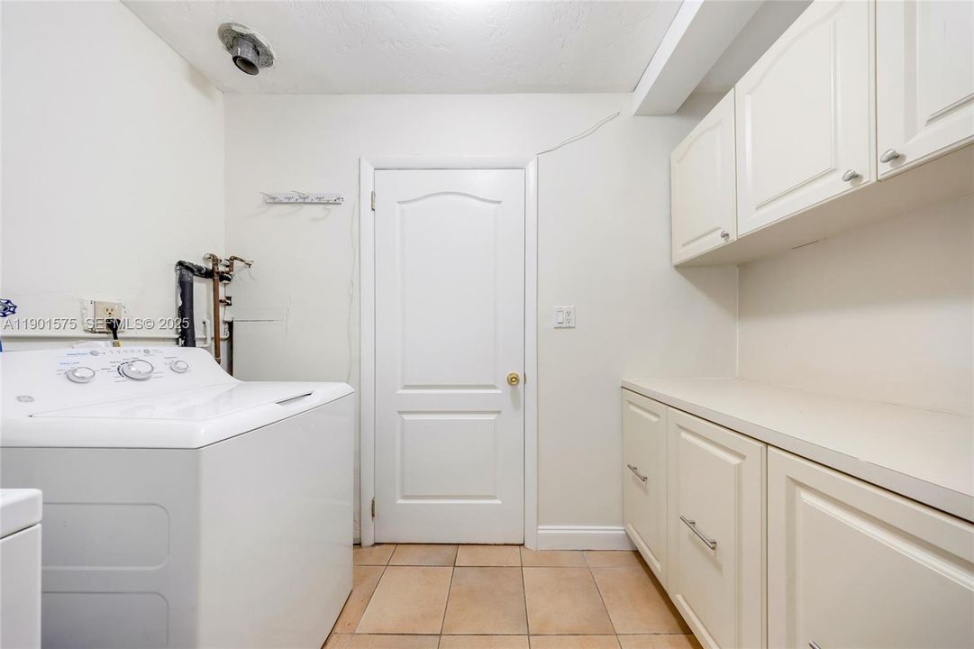 For Sale: $875,000 (4 beds, 2 baths, 2314 Square Feet)