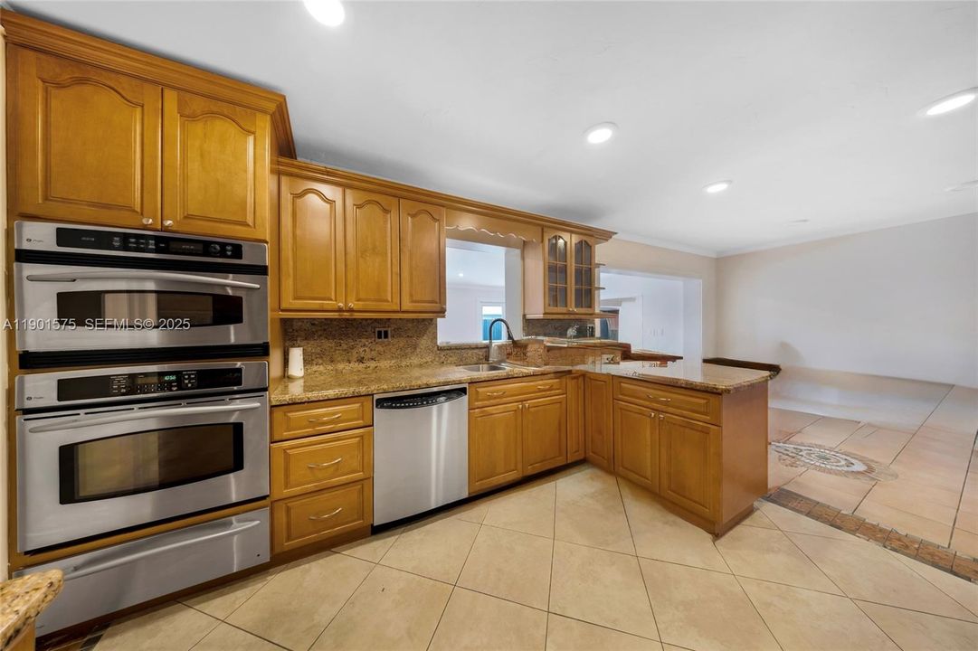 For Sale: $875,000 (4 beds, 2 baths, 2314 Square Feet)