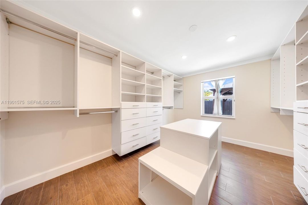 For Sale: $875,000 (4 beds, 2 baths, 2314 Square Feet)