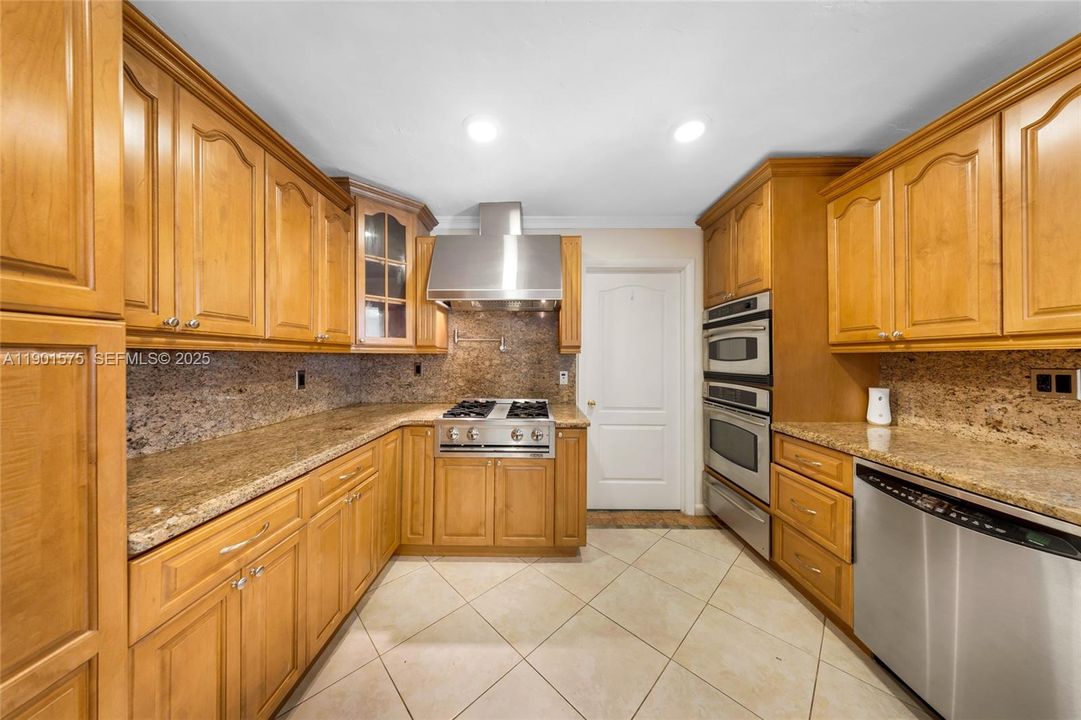 For Sale: $875,000 (4 beds, 2 baths, 2314 Square Feet)