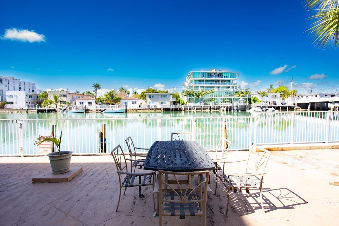 Active With Contract: $199,000 (1 beds, 1 baths, 431 Square Feet)