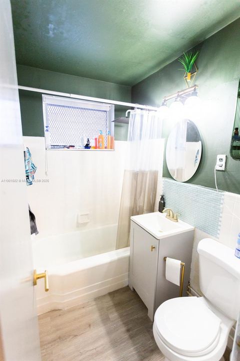 Active With Contract: $199,000 (1 beds, 1 baths, 431 Square Feet)