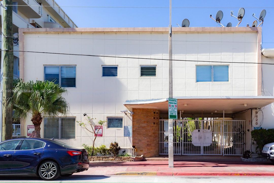 Active With Contract: $199,000 (1 beds, 1 baths, 431 Square Feet)